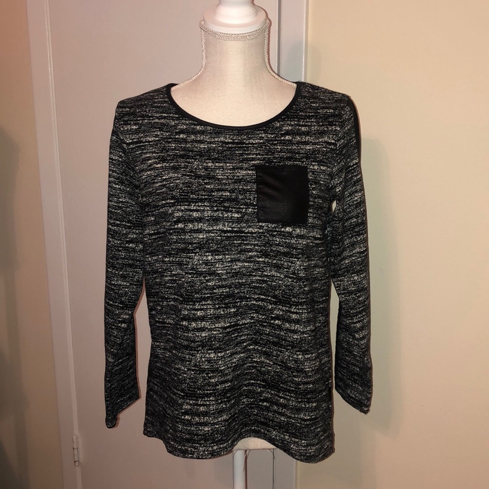 Black and white longsleeve